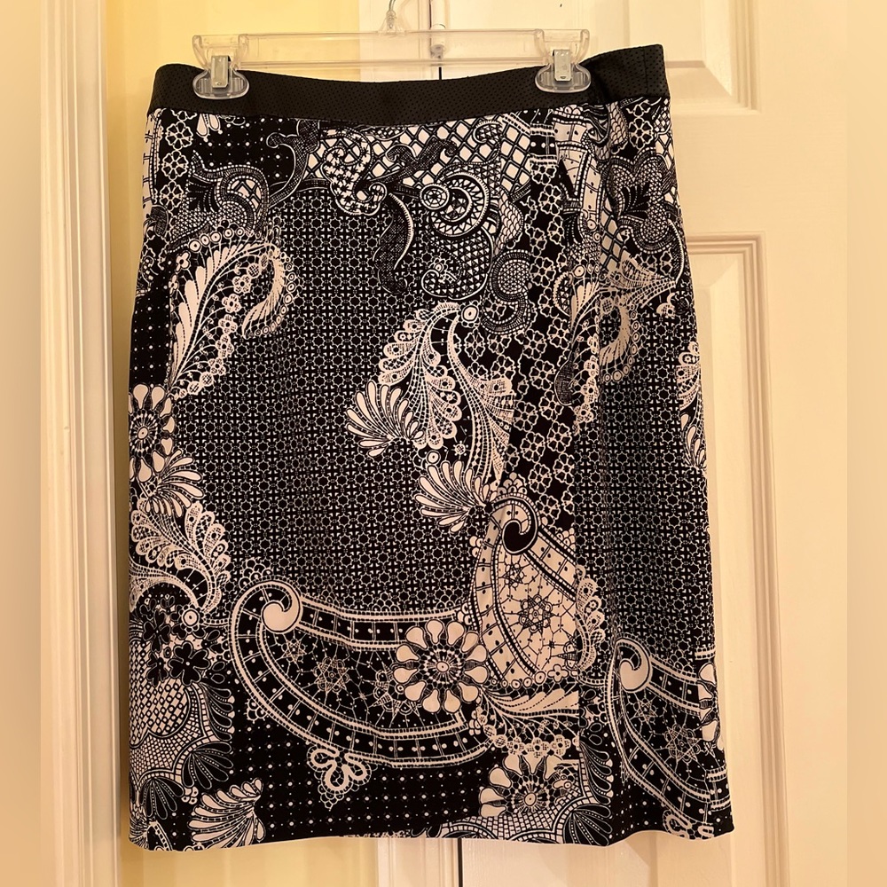 Skirt black and white with beautiful design.